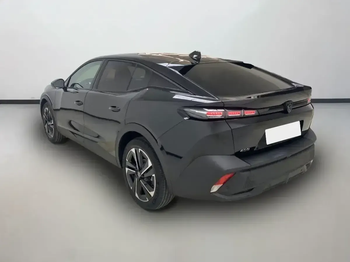 Nuevo Peugeot 408 Allure 145 CV (106 kW) 2025 Gris / plata Berlina