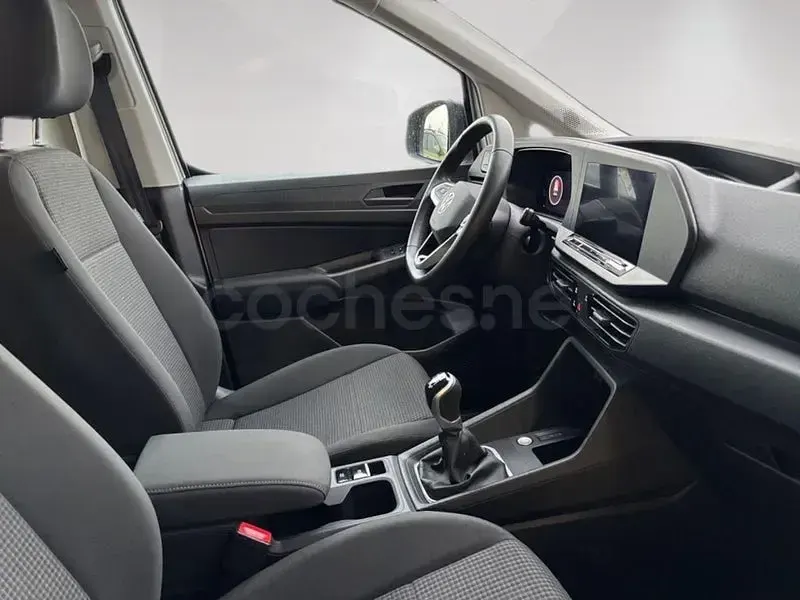 Usado VW Caddy 102 CV (75 kW) 2025 Gris / plata Monovolumen