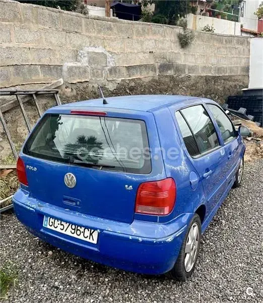 Usado VW Polo Trendline 75 CV (55 kW) 2000 Azul Berlina