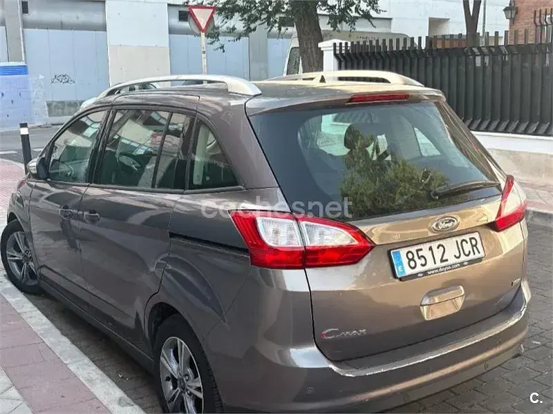 Usado Ford Grand C-Max 125 CV (91 kW) 2015 Gris / plata Monovolumen