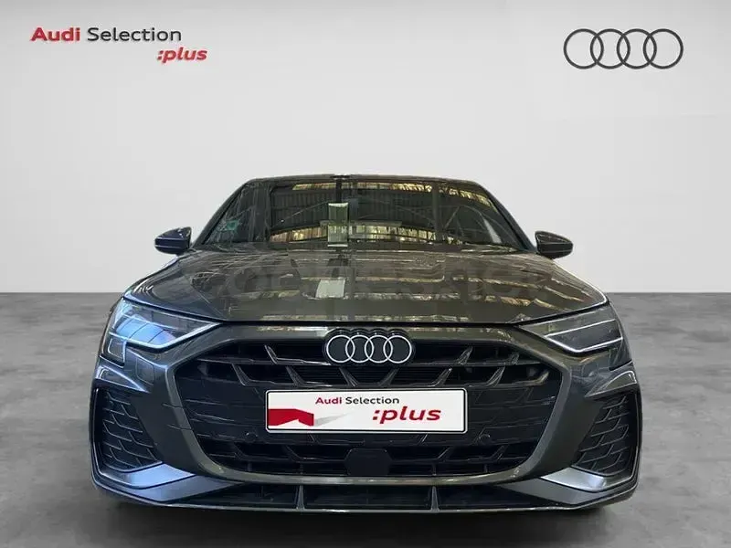 Usado Audi A3 S-Line 150 CV (110 kW) 2025 Gris / plata Berlina