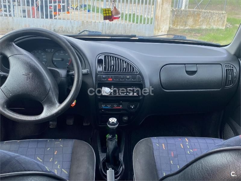 Usado Citroën Saxo 58 CV (42 kW) 2000 Gris / plata Utilitario