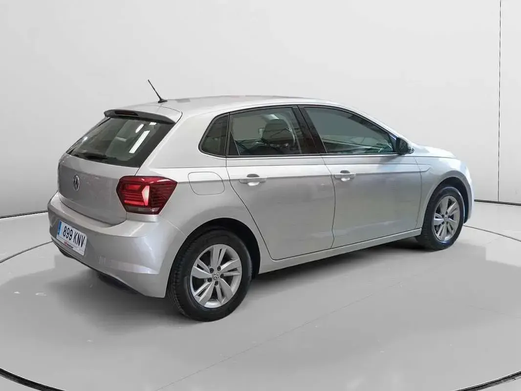 Usado VW Polo Advance 95 CV (69 kW) 2018 Gris Utilitario
