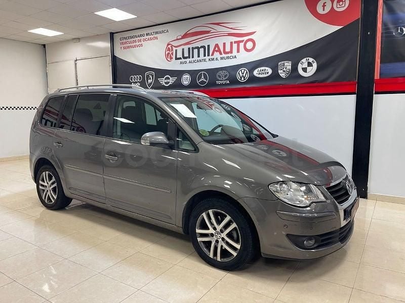 Usado VW Touran Highline 140 CV (102 kW) 2009 Gris / plata Monovolumen