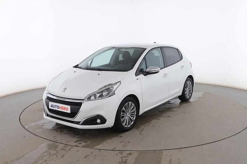 Usado Peugeot 208 Style 100 CV (73 kW) 2016 Blanco Utilitario
