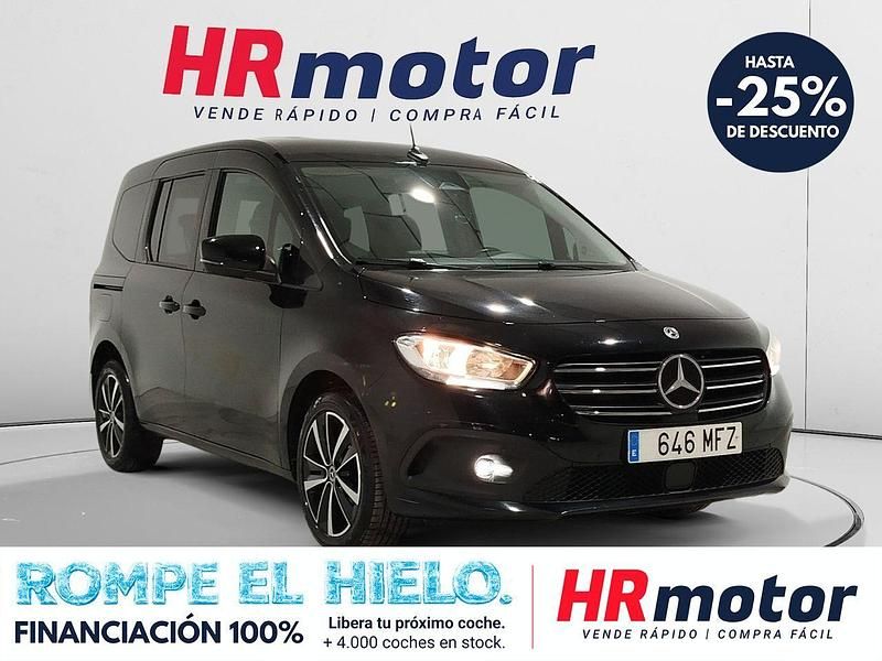 Usado Mercedes T180 116 CV (85 kW) 2023 Negro Monovolumen