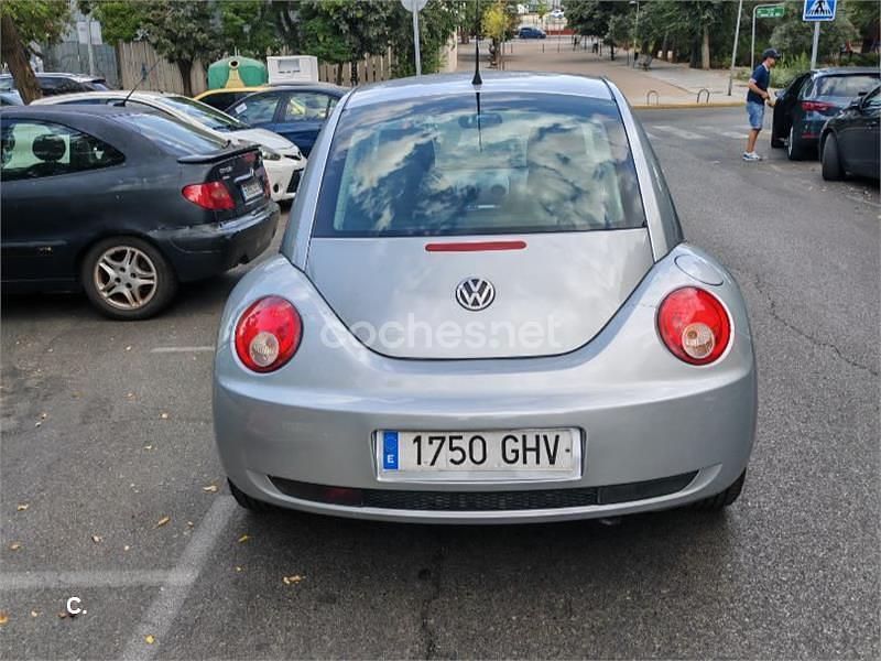 Usado VW New Beetle 105 CV (77 kW) 2007 Gris / plata Utilitario