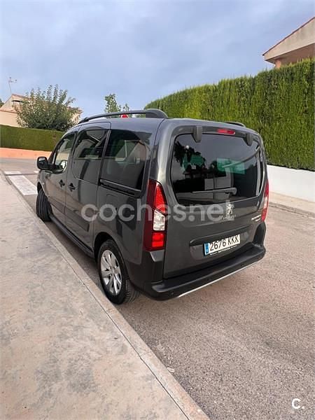 Usado Peugeot Partner Tepee Active 100 CV (73 kW) 2016 Gris / plata Monovolumen