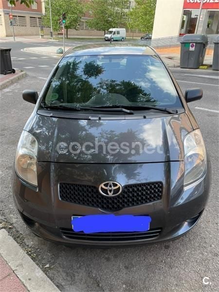 Gris / plata Usado 2007 Toyota Yaris Berlina | 4100 € (Precio justo) - Imagen 1/4