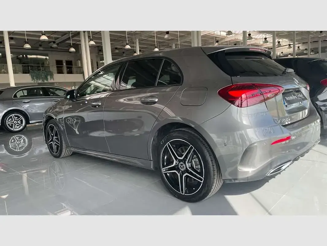 Usado Mercedes A250 218 CV (160 kW) 2024 Gris Berlina
