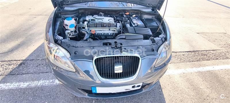 Usado Seat Leon Ecomotive 105 CV (77 kW) 2009 Gris / plata Utilitario