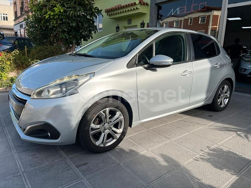 Blanco Usado 2016 Peugeot 208 Allure Utilitario | 7990 € (Precio justo) - Imagen 1/4