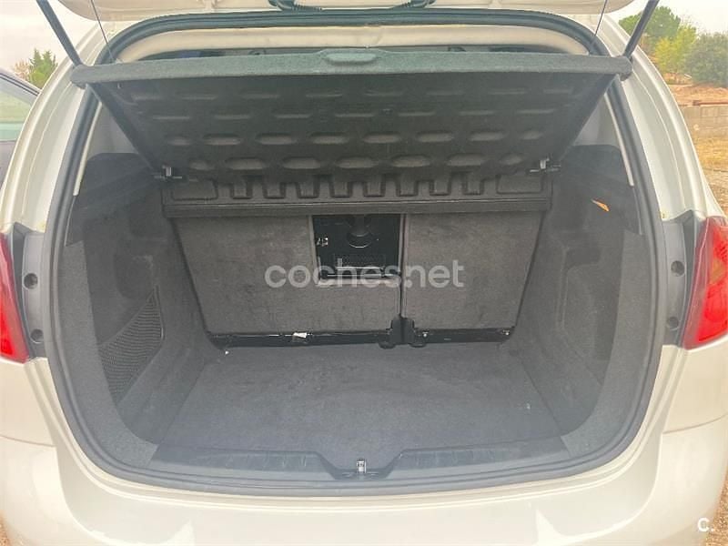 Usado Seat Altea I-Tech 105 CV (77 kW) 2015 Blanco Monovolumen