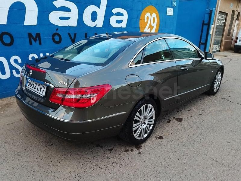 Usado Mercedes E250 204 CV (150 kW) 2010 Gris / plata Coupe