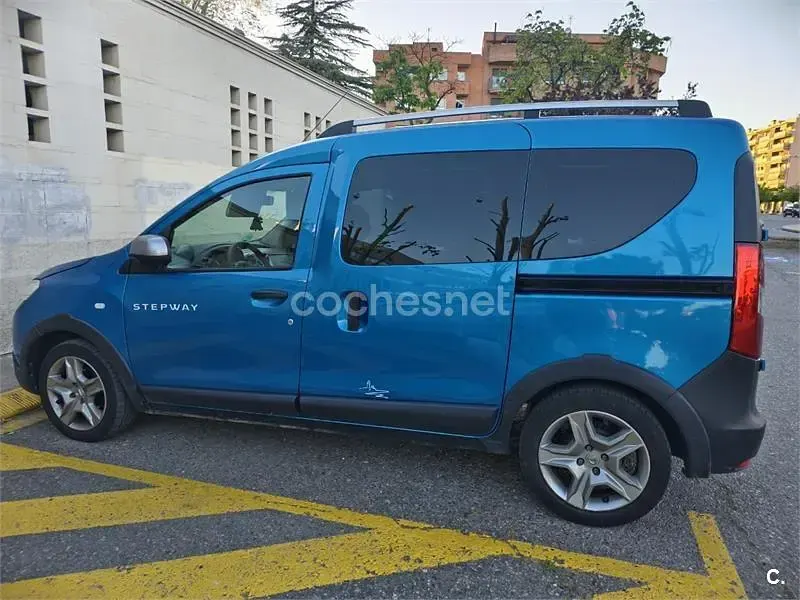 Usado Dacia Dokker 90 CV (66 kW) 2017 Azul Monovolumen