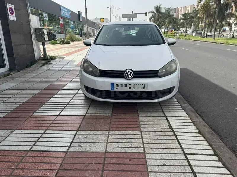 Usado VW Golf VII Advance 105 CV (77 kW) 2014 Blanco Berlina