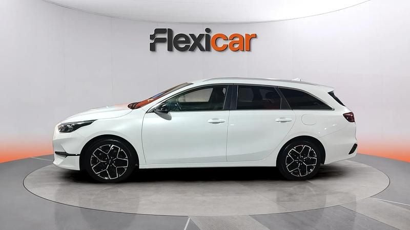 Usado Kia Ceed Style 101 CV (74 kW) 2025 Blanco Utilitario