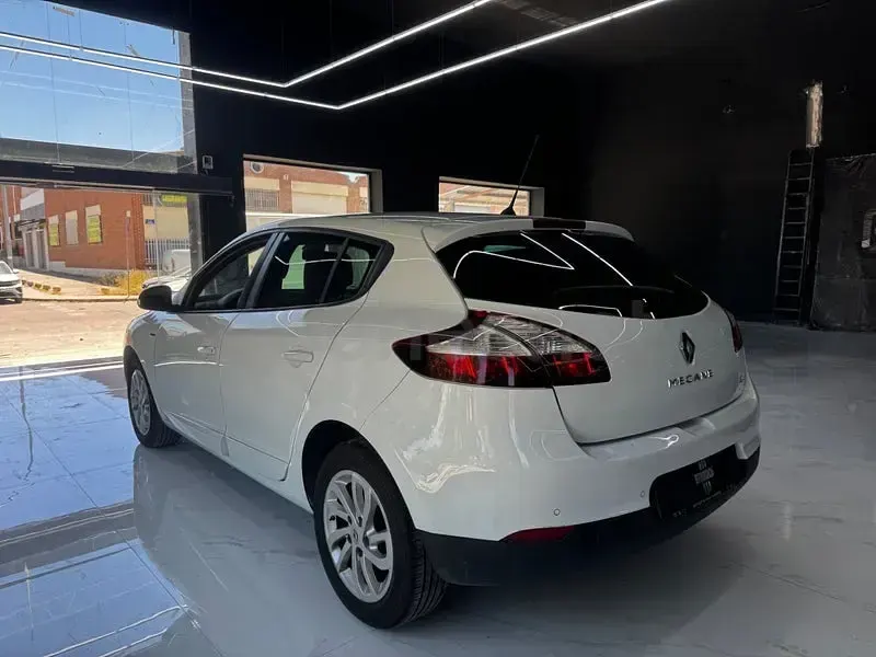 Usado Renault Mégane Coupé LIMITED 116 CV (85 kW) 2016 Blanco Coupe