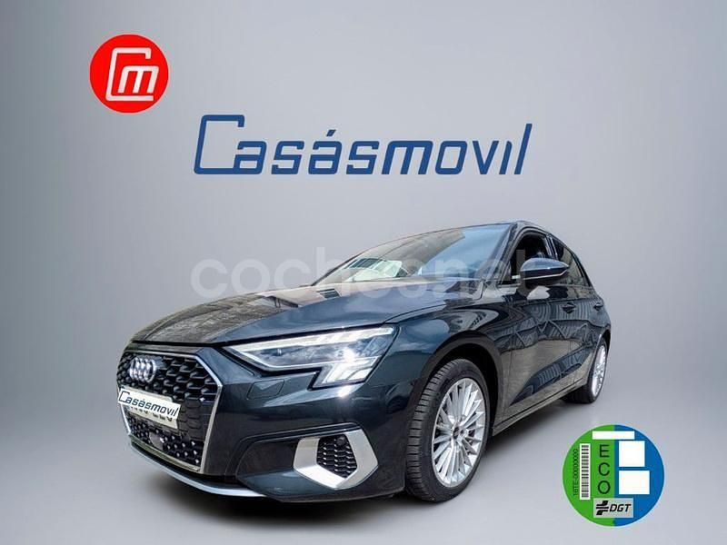 Usado Audi A3 Advanced Plus 110 CV (80 kW) 2022 Gris / plata Berlina