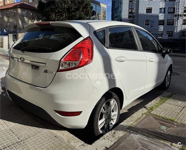 Usado Ford Fiesta Titanium 100 CV (73 kW) 2016 Blanco Berlina