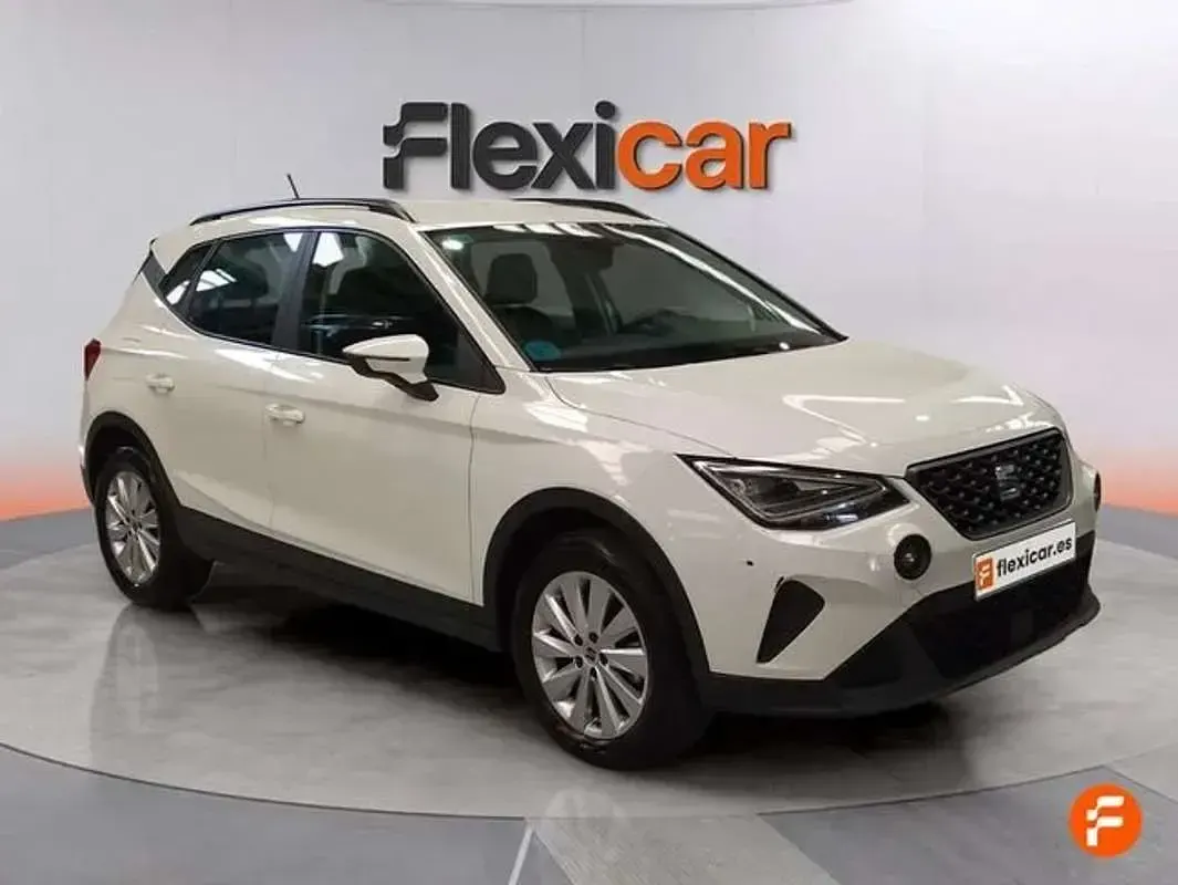 Usado Seat Arona Reference 95 CV (69 kW) 2022 Blanco SUV