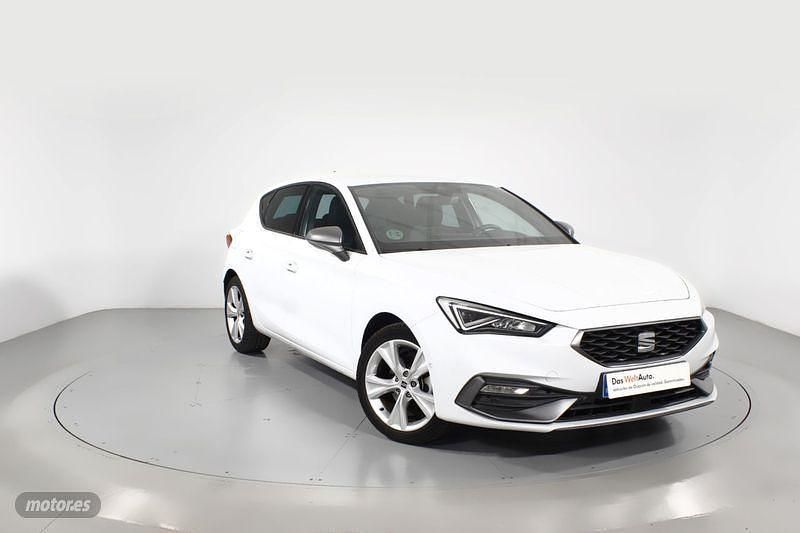 Blanco Usado 2024 Seat Leon FR Berlina | 20.700 € (Precio justo) - Imagen 1/4