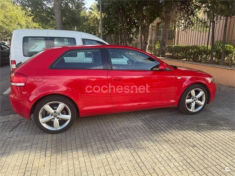 Rojo Usado 2004 Audi A3 Attraction Berlina | 3495 € (Precio justo) - Imagen 1/4