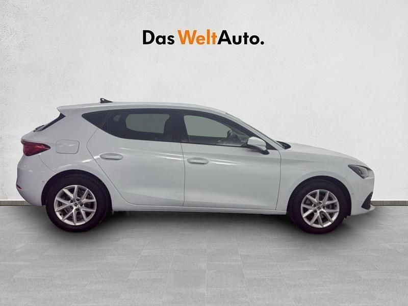 Usado Seat Leon Style 110 CV (80 kW) 2024 Blanco