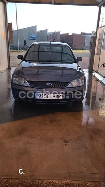 Usado Ford Mondeo Ambiente 90 CV (66 kW) 2001 Azul Berlina