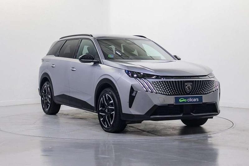 Usado Peugeot 5008 Allure 136 CV (100 kW) 2025 Plateado SUV