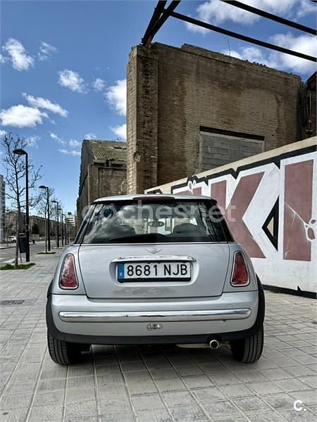 Usado Mini ONE 90 CV (66 kW) 2004 Gris / plata Utilitario