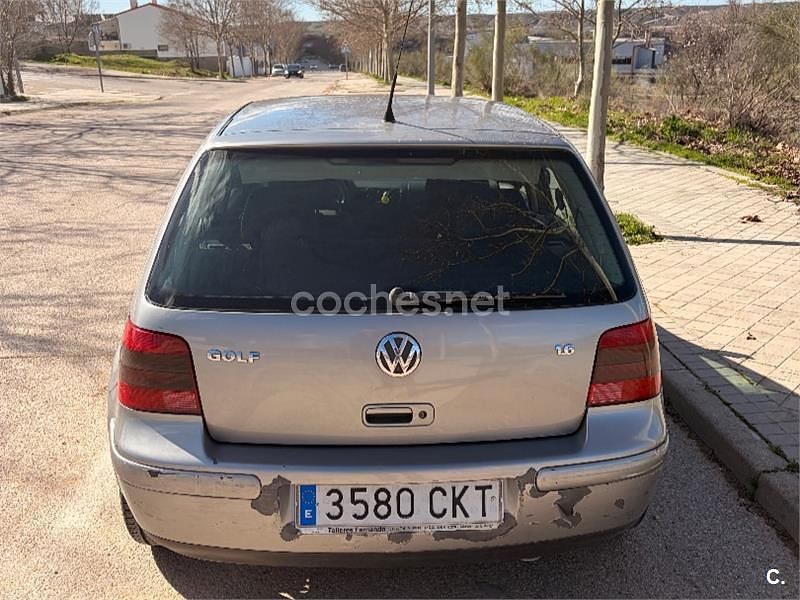 Usado VW Golf IV Conceptline 105 CV (77 kW) 2003 Gris / plata Familiar