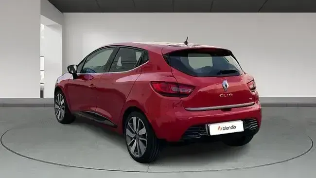 Usado Renault Clio Dynamique 90 CV (66 kW) 2015 Rojo