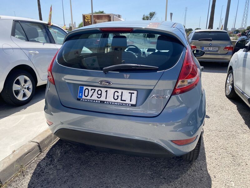 Usado Ford Fiesta Trend 96 CV (70 kW) 2009 Azul Utilitario