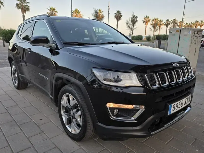 Usado Jeep Compass Limited 120 CV (88 kW) 2018 Negro SUV