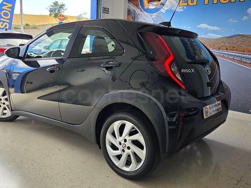 Usado Toyota Aygo X Play 72 CV (52 kW) 2022 Negro SUV
