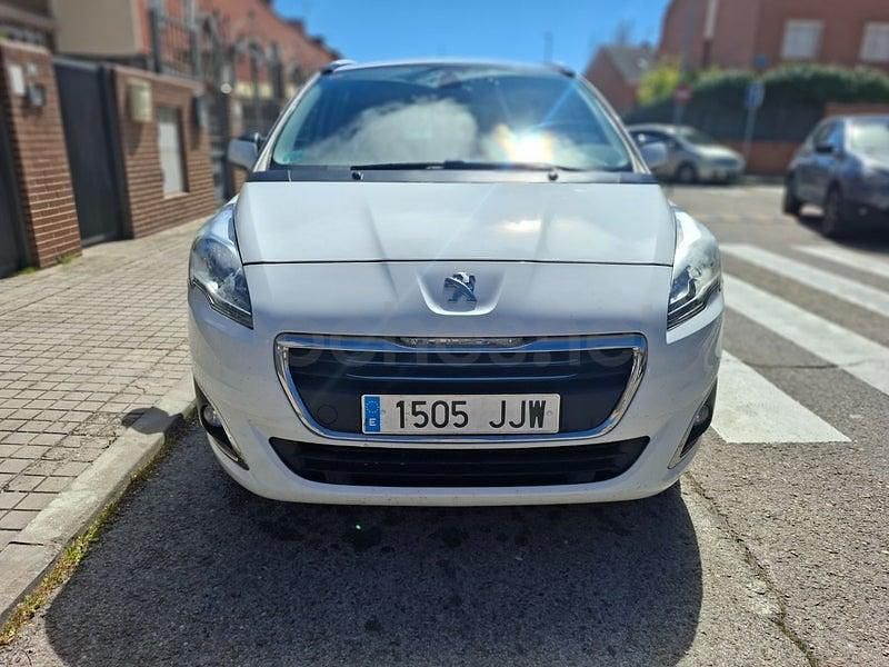 Usado Peugeot 5008 Access 130 HP (95 kW) 2015 Branco Monovolume