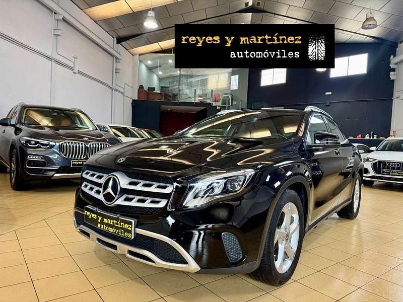 Usado Mercedes GLA180 122 CV (89 kW) 2019 Negro SUV