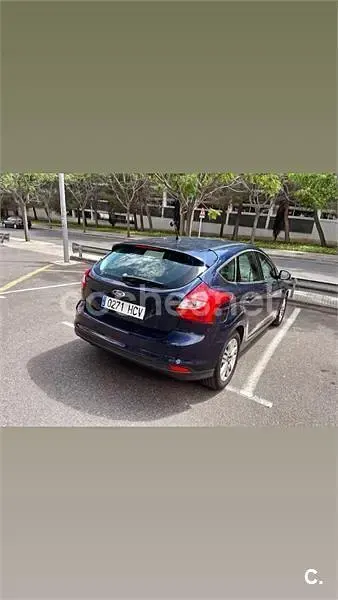 Usado Ford Focus Trend 105 CV (77 kW) 2011 Azul Berlina