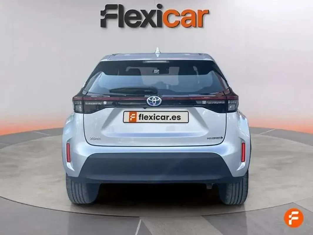 Usado Toyota Yaris Cross Active 116 CV (85 kW) 2024 Gris SUV
