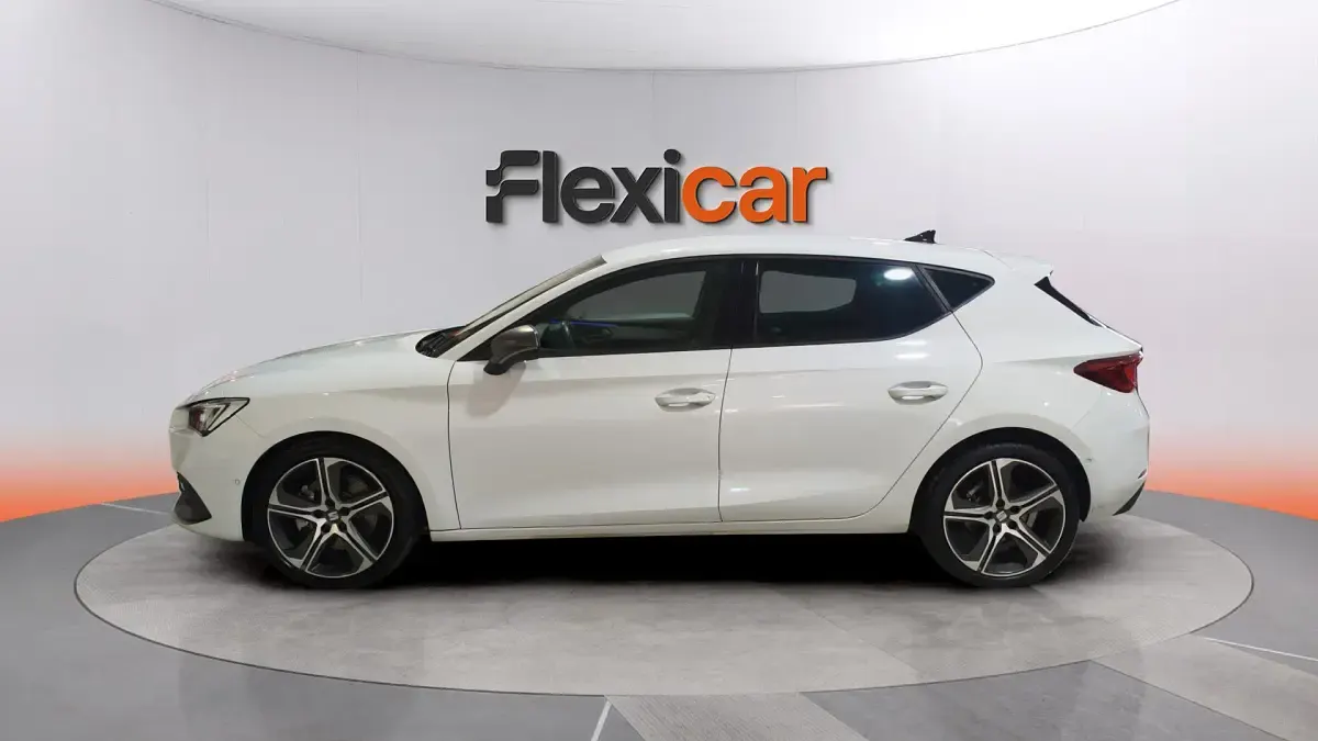 Usado Seat Leon FR 150 CV (110 kW) 2021 Blanco Berlina