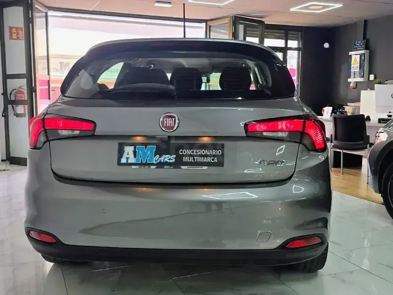 Usado Fiat Tipo Lounge 120 CV (88 kW) 2018 Gris / plata Berlina