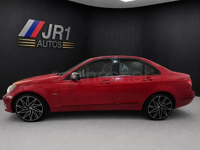Usado Mercedes C180 Avantgarde 156 CV (114 kW) 2012 Granate Berlina