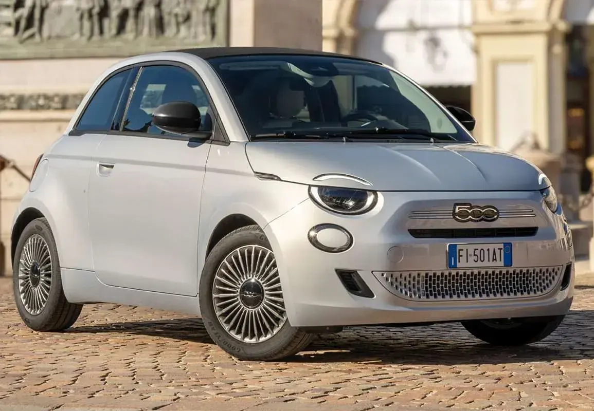 Usado Fiat 500C Dolcevita 71 CV (52 kW) 2021 Azul Descapotable