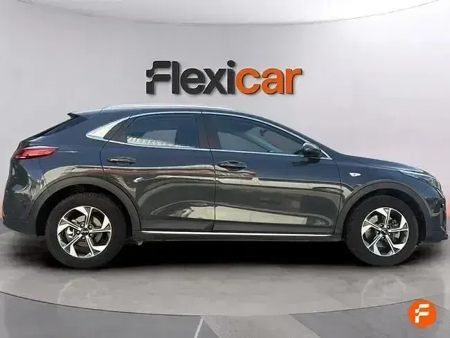 Usado Kia XCeed 100 CV (73 kW) 2024 Gris SUV