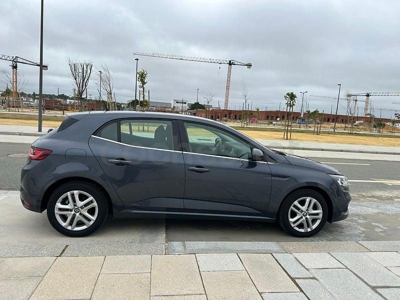 Usado Renault Mégane IV Business 110 CV (80 kW) 2017 Gris / plata Berlina
