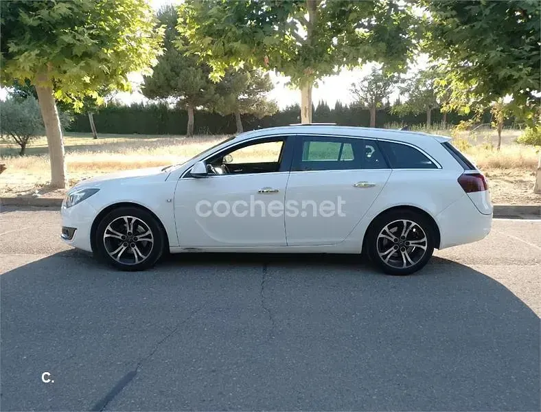 Usado Opel Insignia Excellence 140 CV (102 kW) 2014 Blanco Familiar