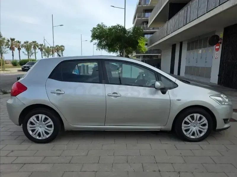 Usado Toyota Auris Luna 126 CV (92 kW) 2008 Gris / plata Utilitario