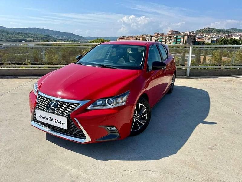 Usado Lexus CT200h Executive Line 136 CV (100 kW) 2018 Rojo Utilitario