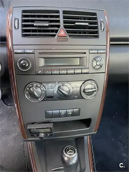 Usado Mercedes A180 Classic 109 CV (80 kW) 2009 Gris / plata Monovolumen